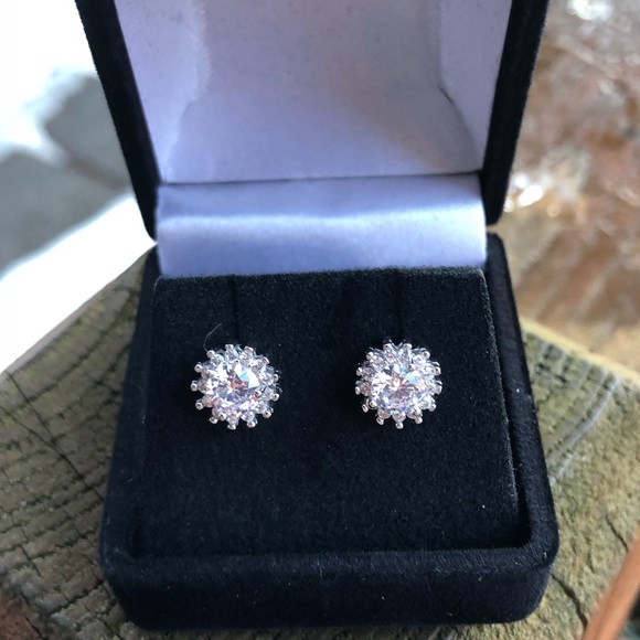 💎1 LEFT💎FLOWER HALO STUDS - Picture 3 of 8